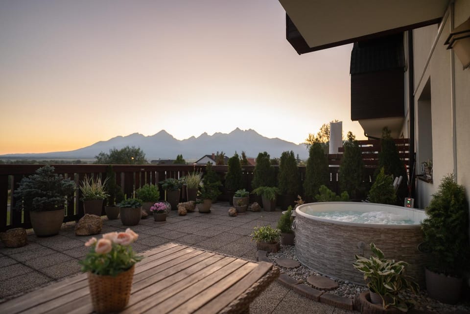 Hot Tub, Mountain view