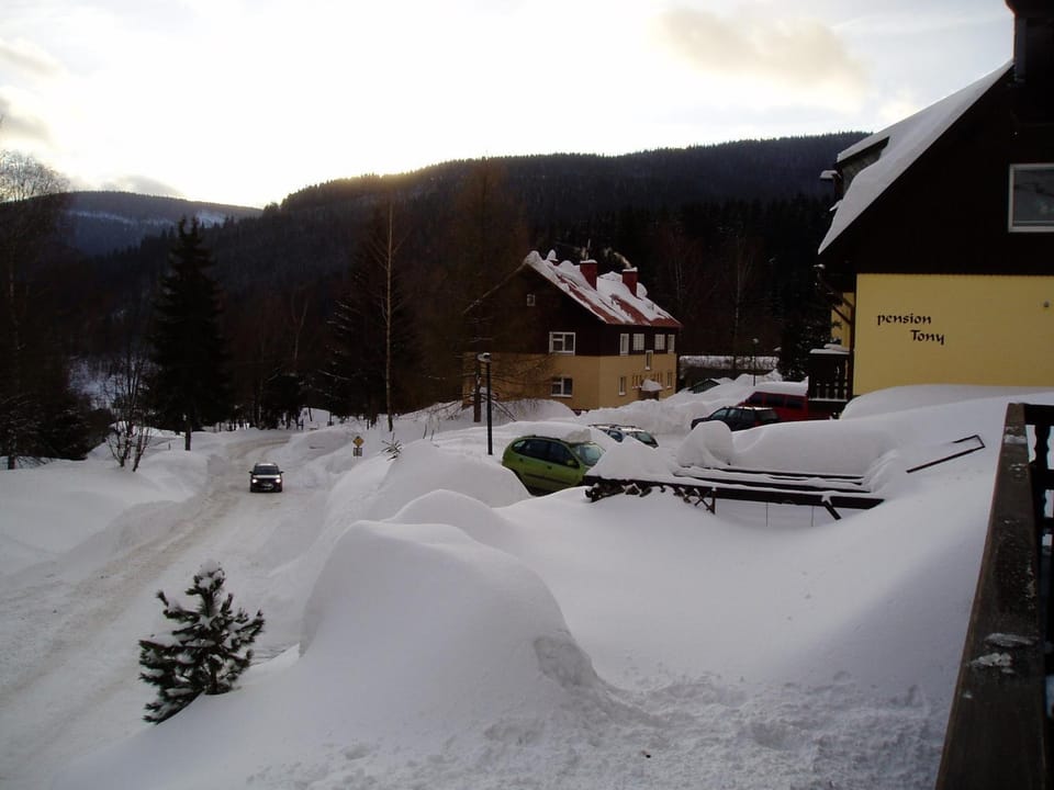 Neighbourhood, Winter