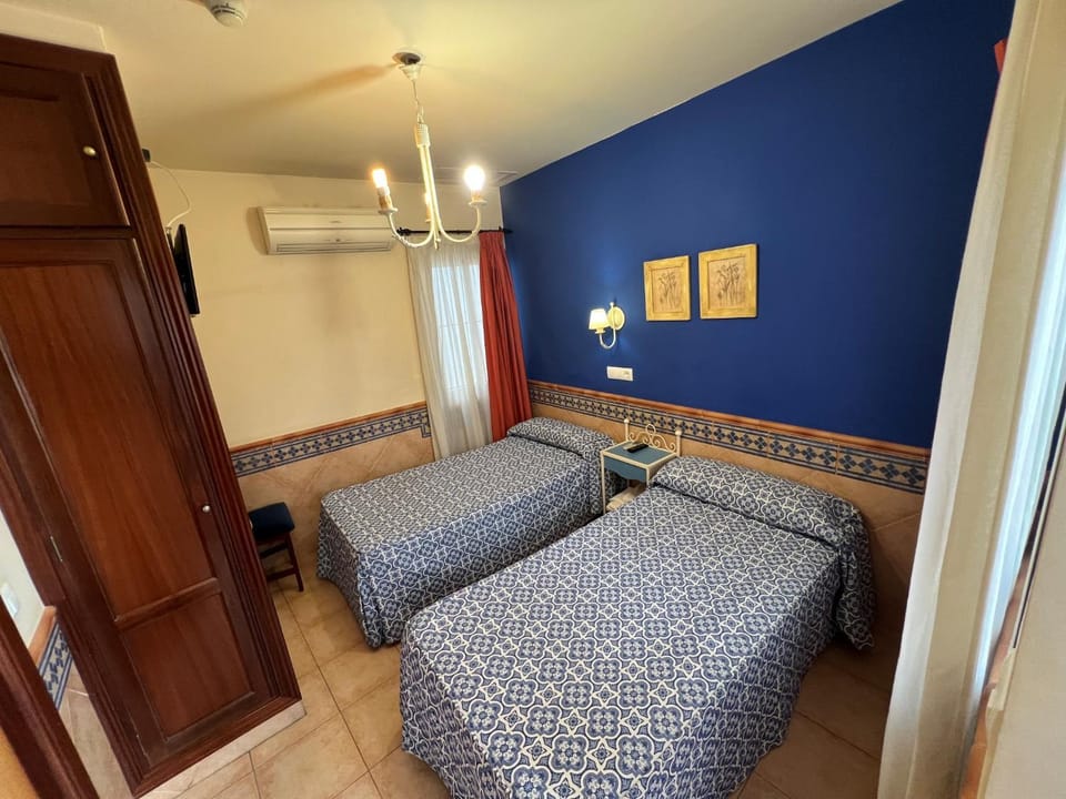 Pension Doña Trinidad Bed and Breakfast in Seville