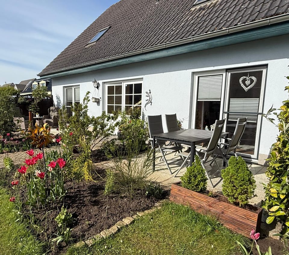 Dining area, Garden view