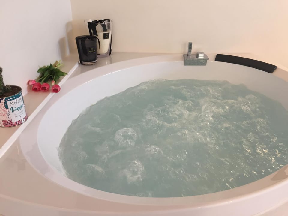 Hot Tub, Bath