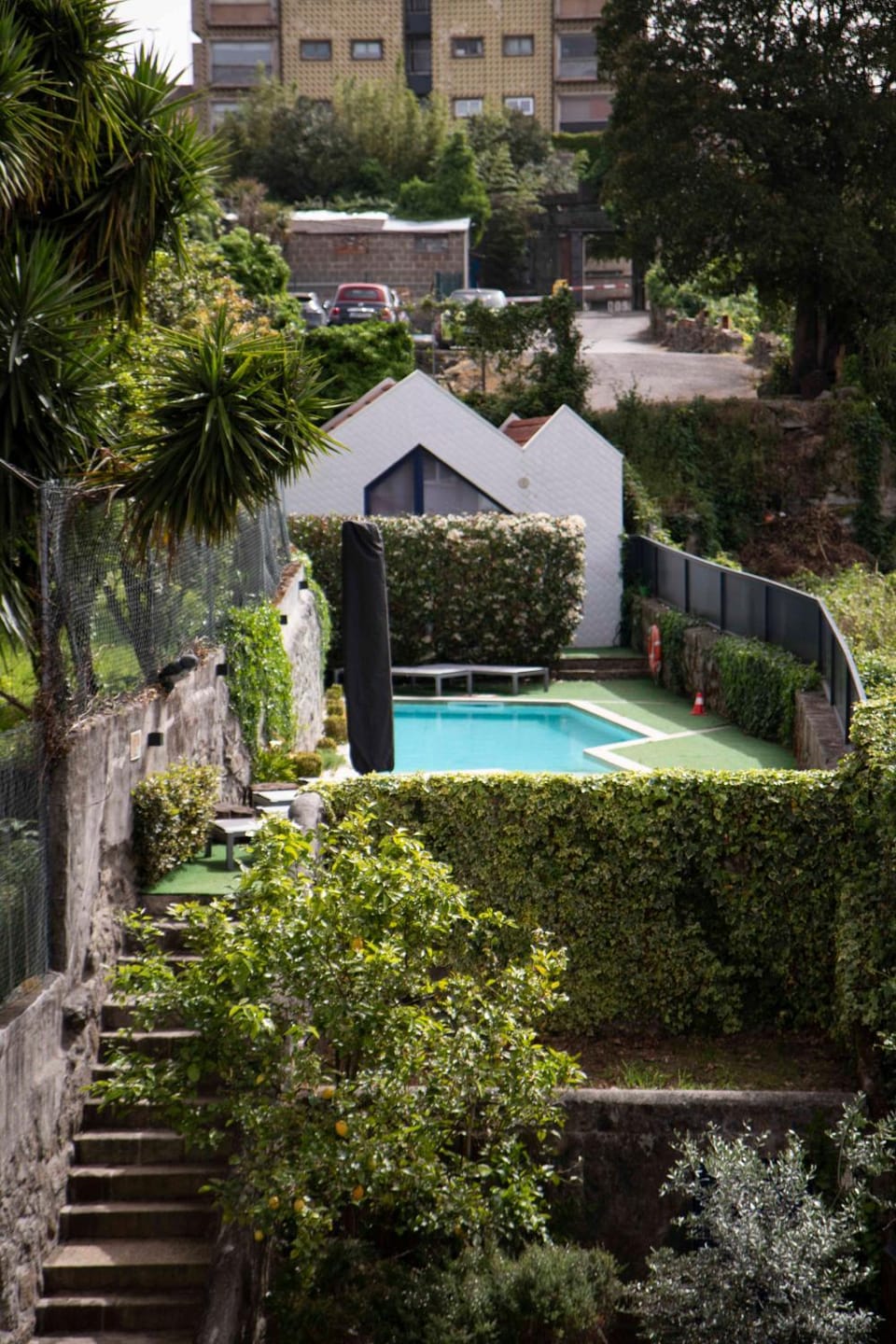 Swimming pool, sunbed