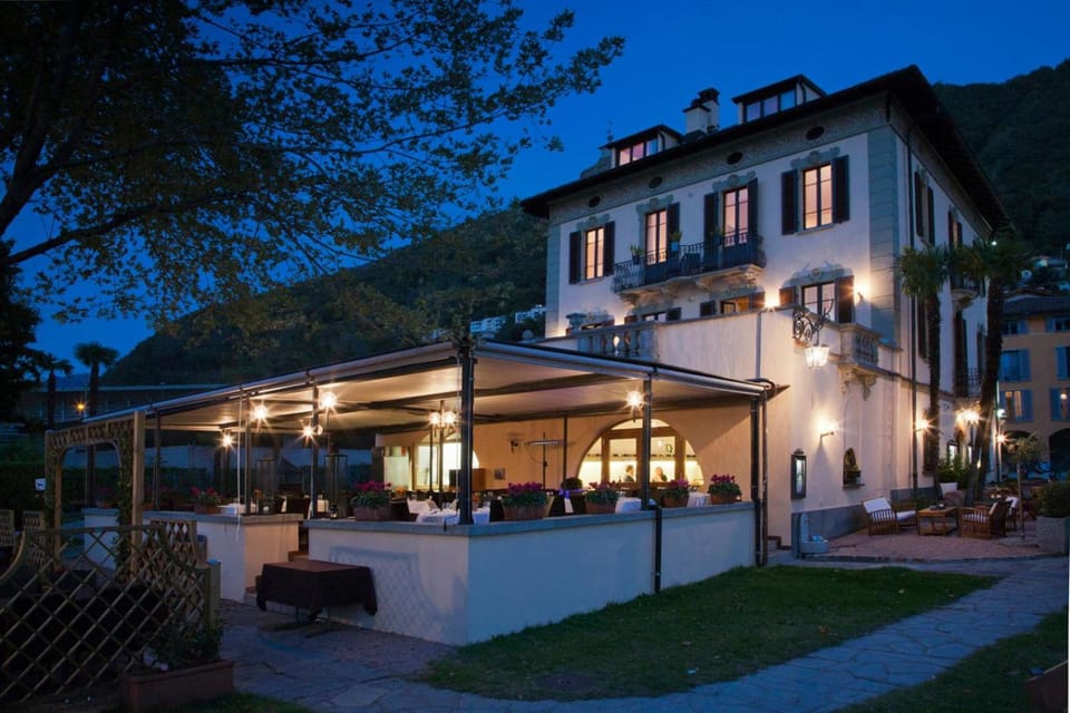 Property building, Restaurant/places to eat, Night