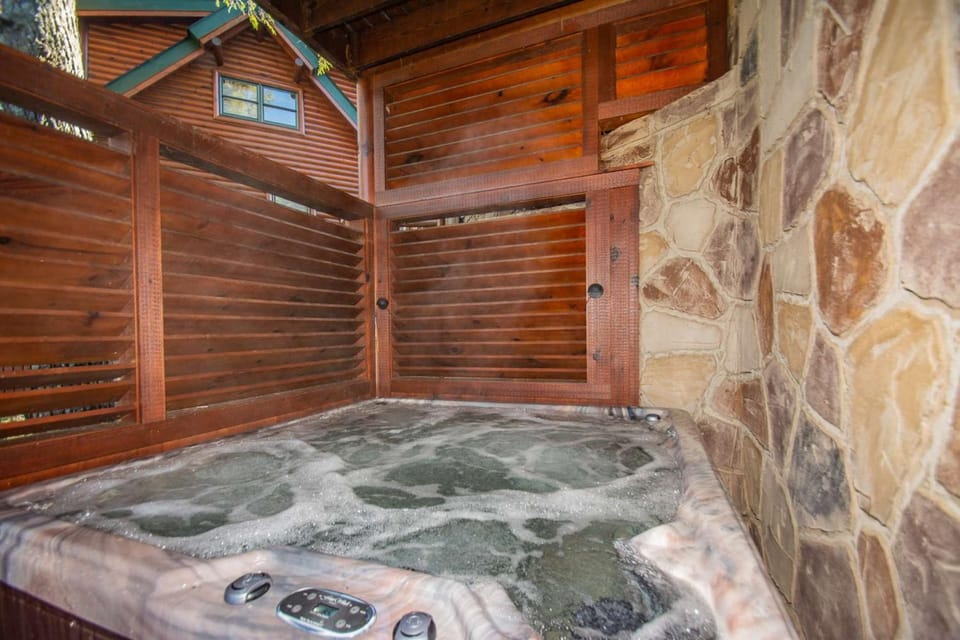 Mountain Creek Lodge House in Pigeon Forge