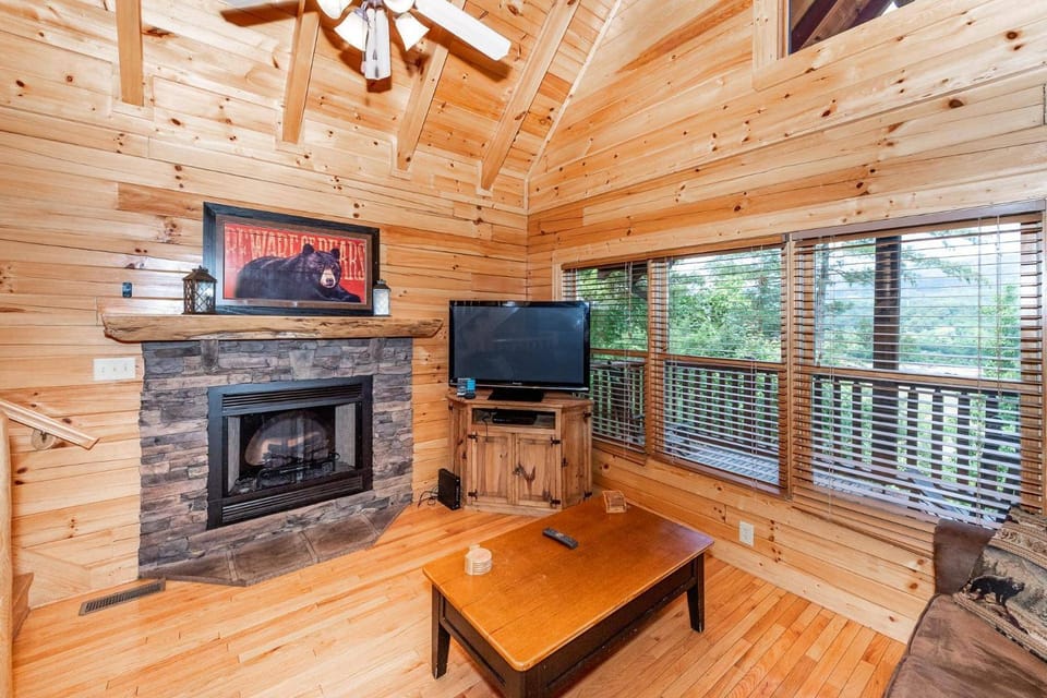 Mountain Creek Lodge House in Pigeon Forge
