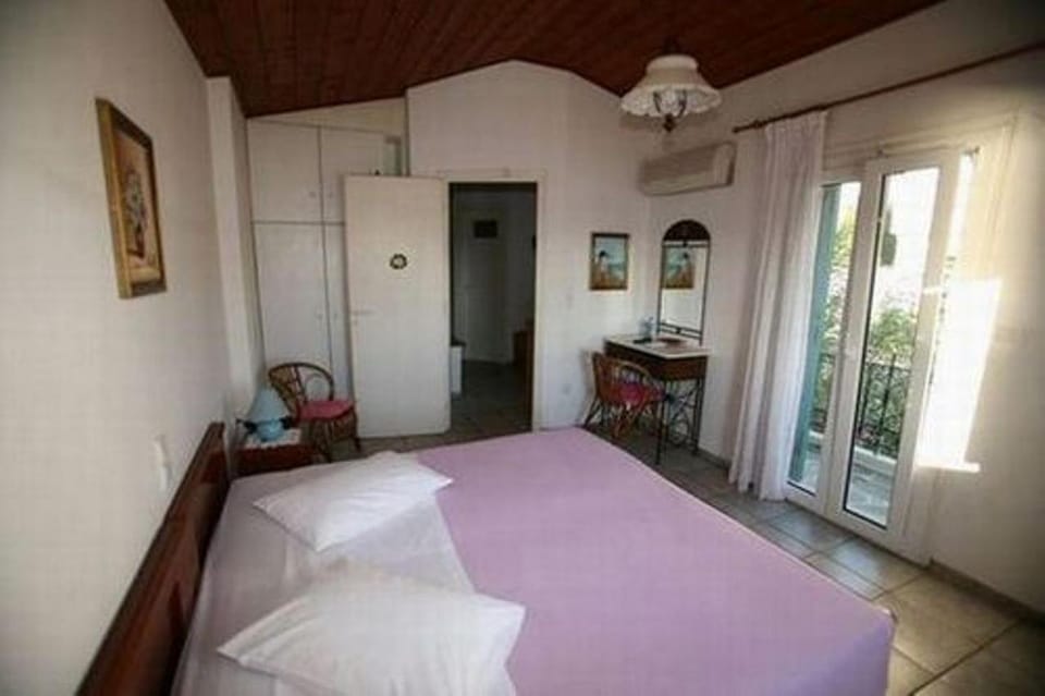 Day, Photo of the whole room