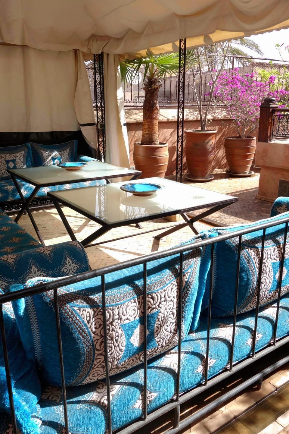 Restaurant/places to eat, Balcony/Terrace