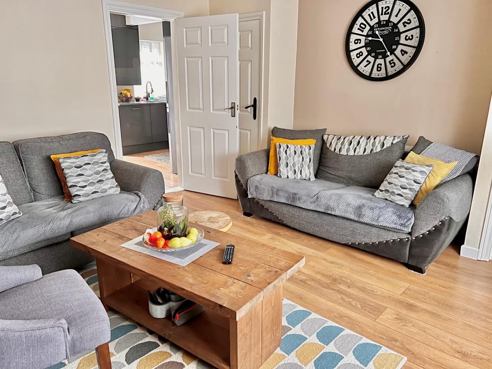 Living room, Seating area