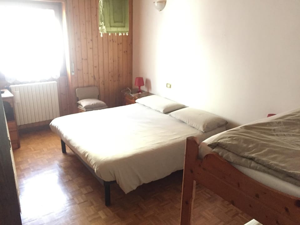 Bed, Decorative detail, Bedroom, Mountain view, Inner courtyard view
