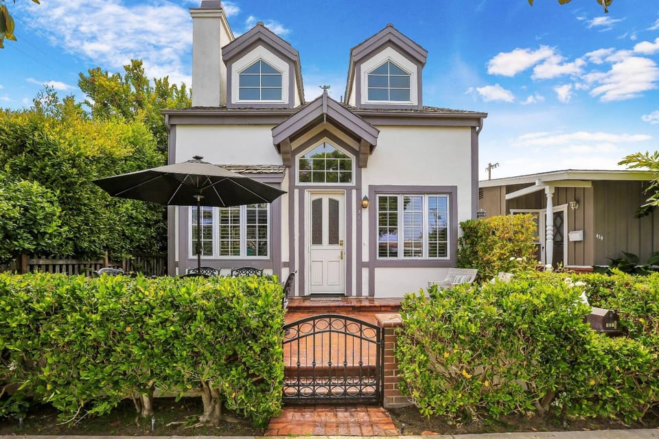 416 Dahlia House in Corona Del Mar