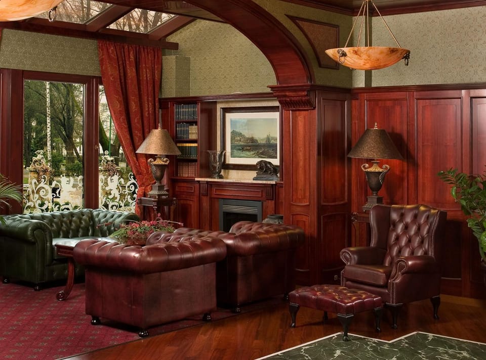 Communal lounge/ TV room