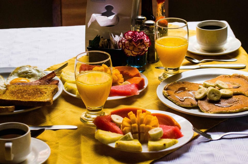 Restaurant/places to eat, Food and drinks, American breakfast