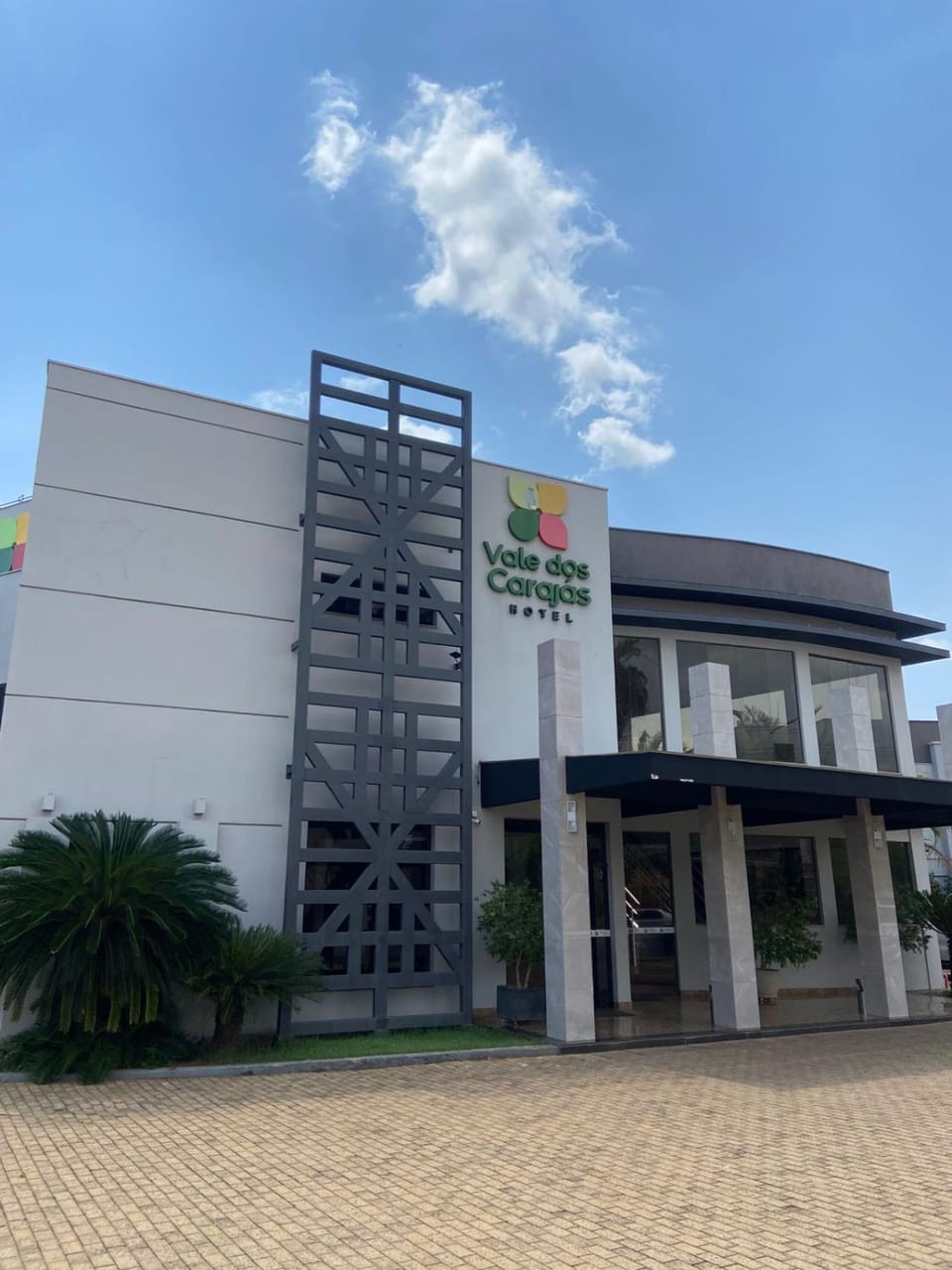 Property building, Facade/entrance