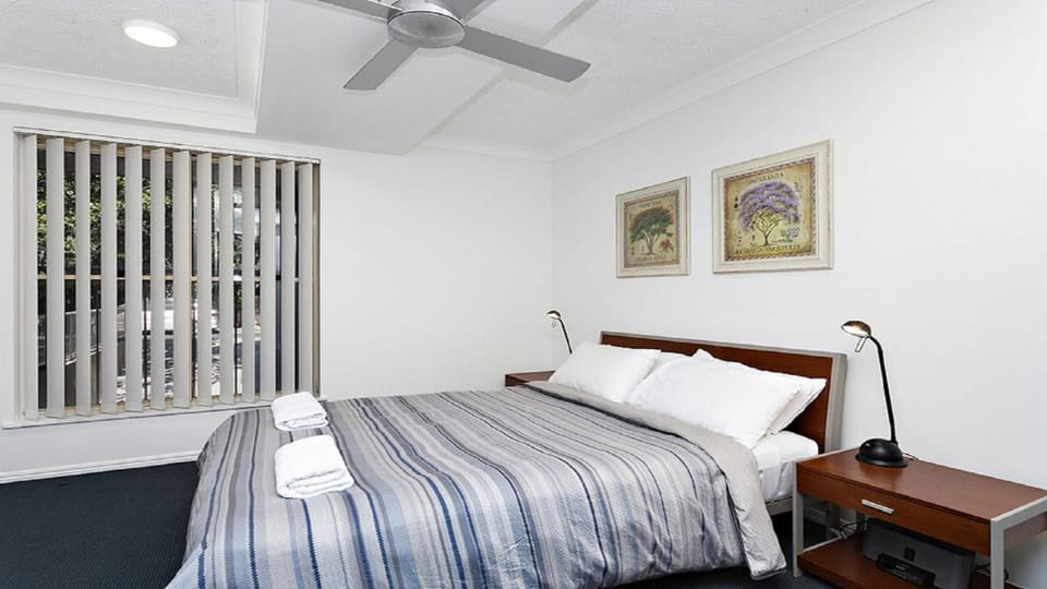Bed, Photo of the whole room, Bedroom, fireplace
