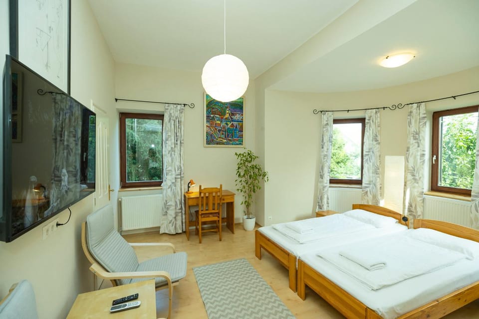 Photo of the whole room, Bedroom