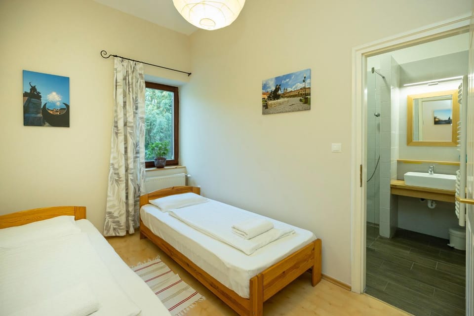 Bathroom, Bedroom, children