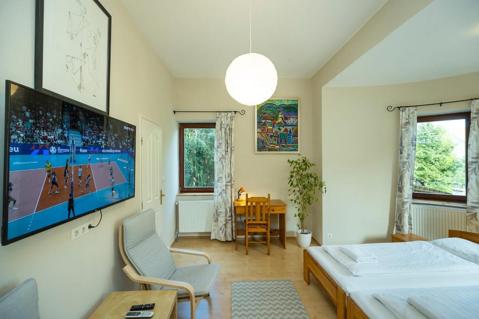 Photo of the whole room, Bedroom