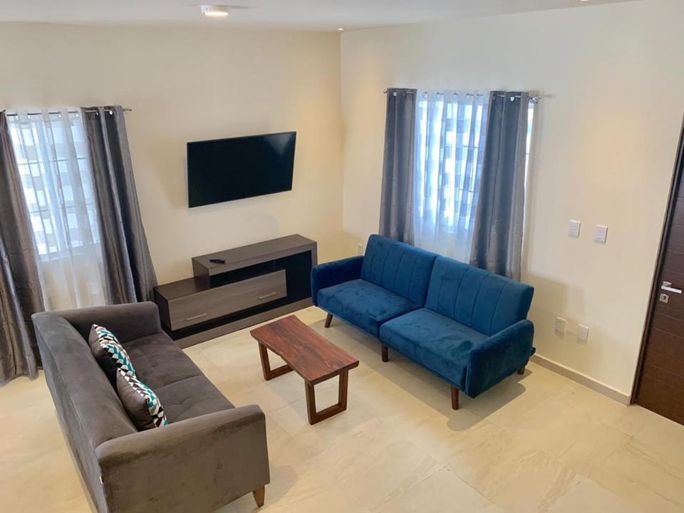 TV and multimedia, Living room, Pets