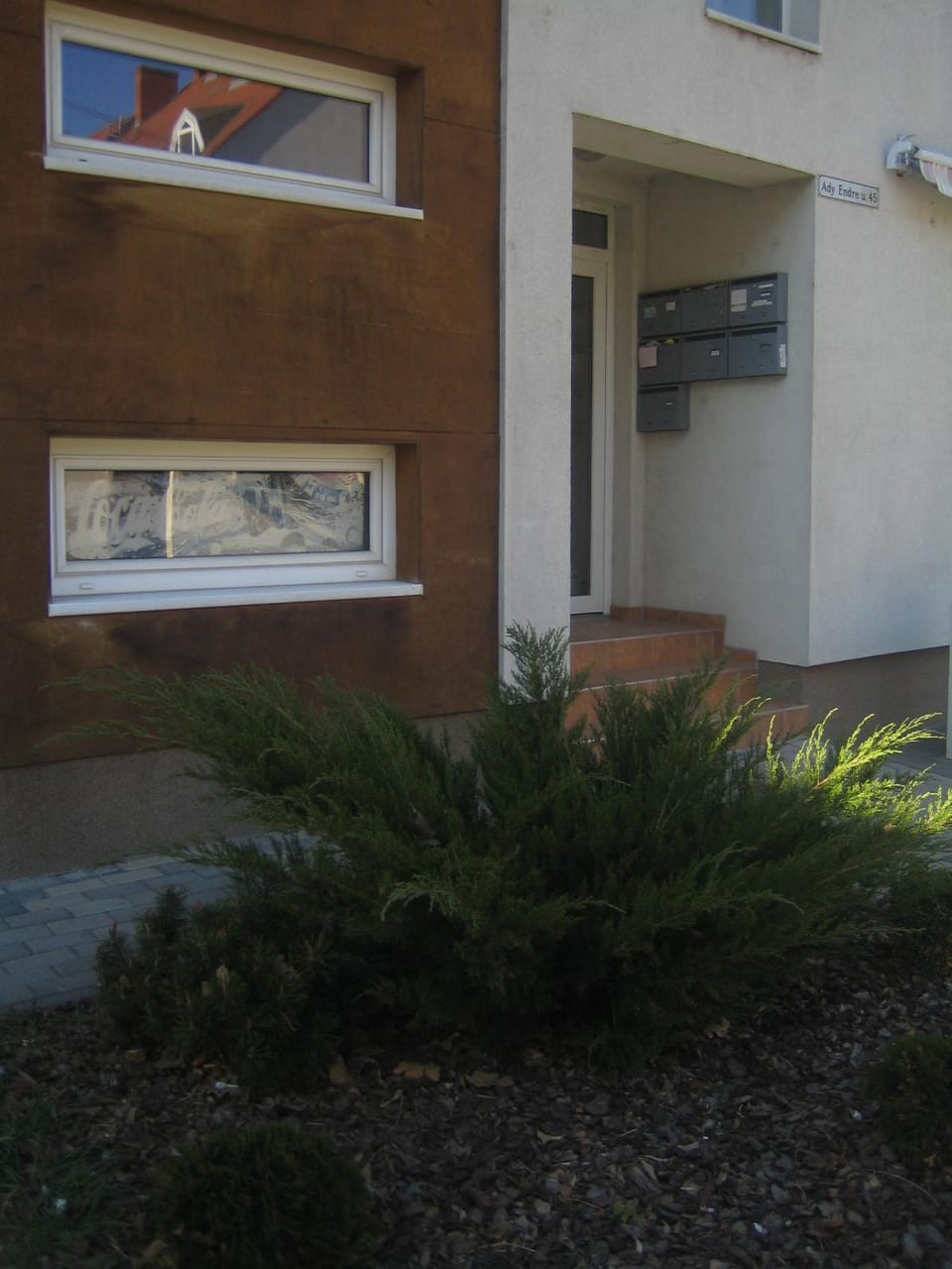 Facade/entrance