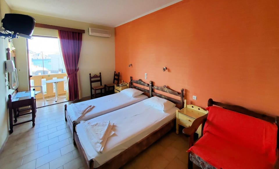 TV and multimedia, Photo of the whole room, Bedroom