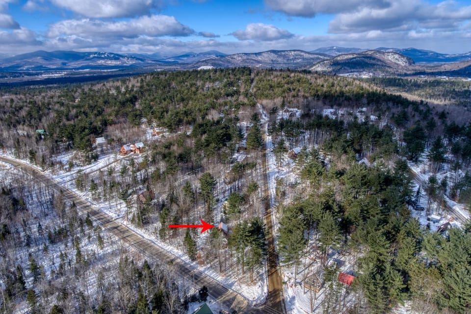 Mullen Chalet House in Bethel