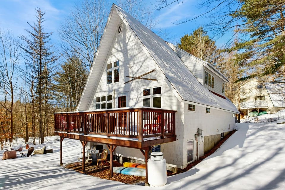 Mullen Chalet House in Bethel