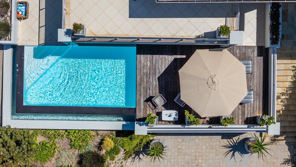 Bird's eye view, Pool view