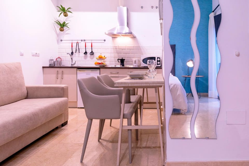 Kitchen or kitchenette, Living room