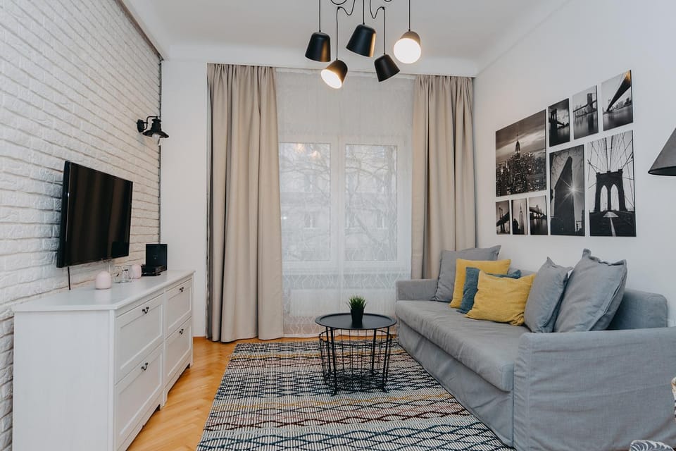 Bed, TV and multimedia, Living room, Seating area