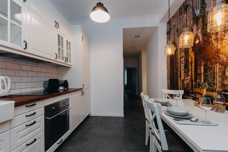 Coffee/tea facilities, Kitchen or kitchenette, Dining area