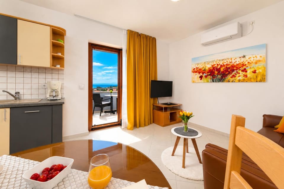 Balcony/Terrace, Living room, Dining area, Sea view, kitchen