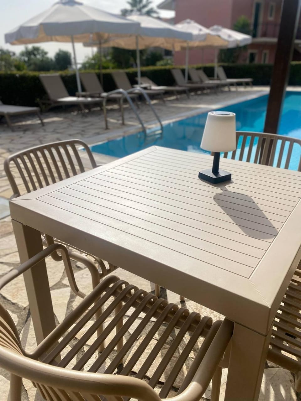 Dining area, Swimming pool, sunbed