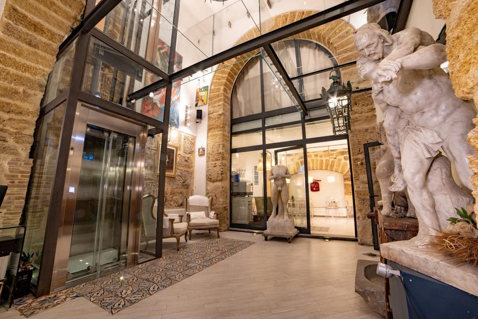 Facade/entrance, elevator