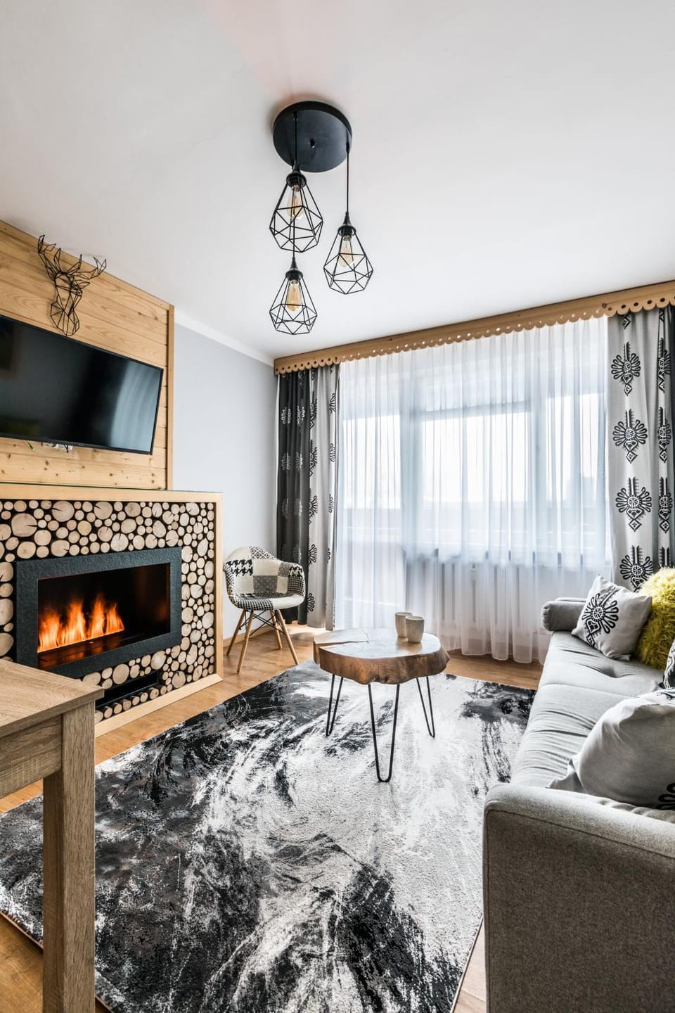 Seating area, fireplace