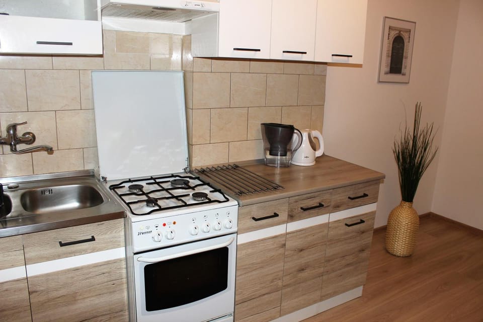 Coffee/tea facilities, Kitchen or kitchenette