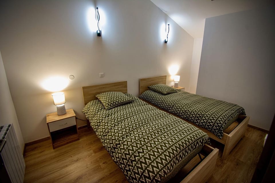 Property building, Bed, Photo of the whole room, Bedroom