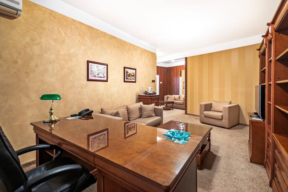Living room, Photo of the whole room, Business facilities, Seating area