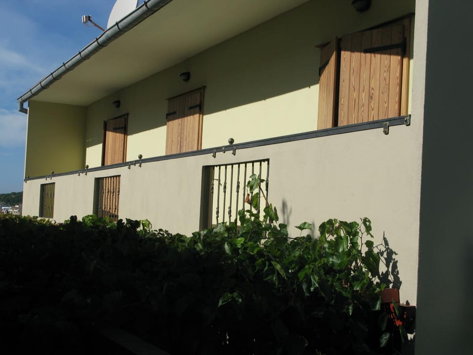 Facade/entrance, Balcony/Terrace