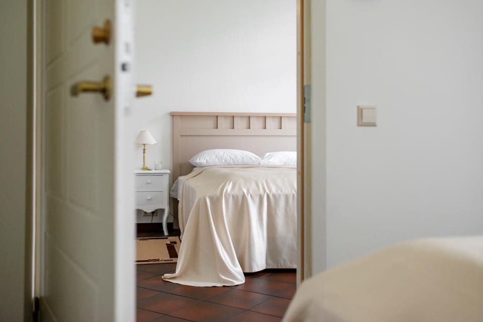Photo of the whole room, Bedroom