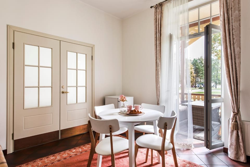 Living room, Dining area