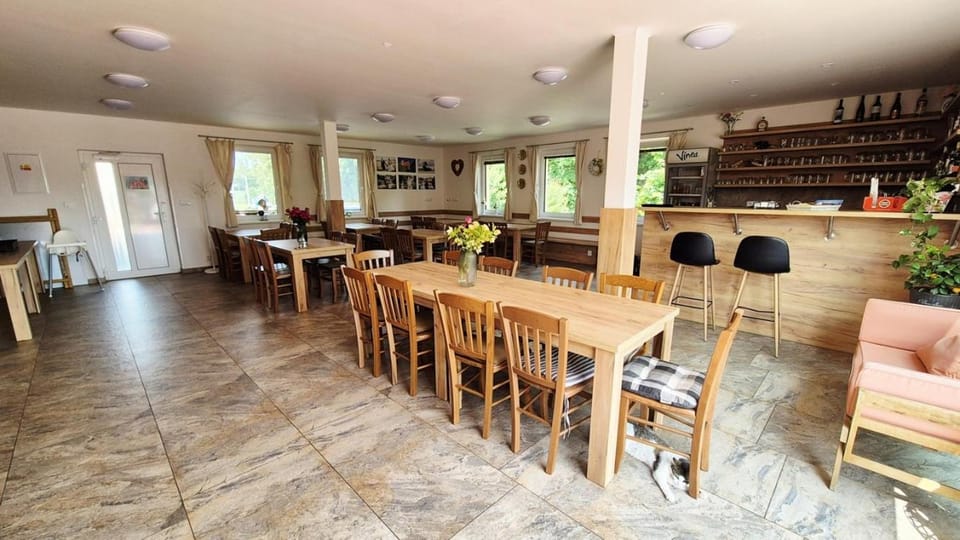 Property building, Restaurant/places to eat