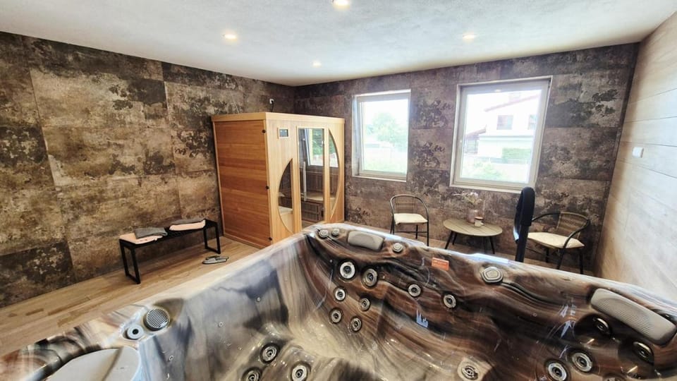 Hot Tub, Sauna, Spa and wellness centre/facilities