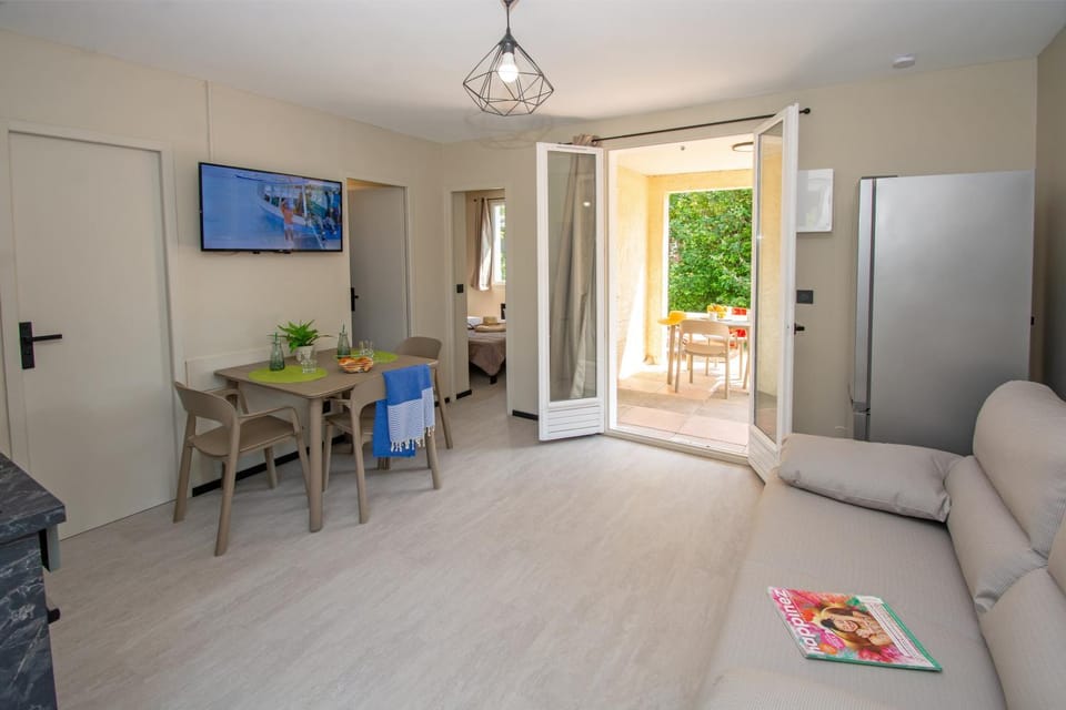 Parc Saint James Oasis Village Campground/ 
RV Resort in Roquebrune-sur-Argens