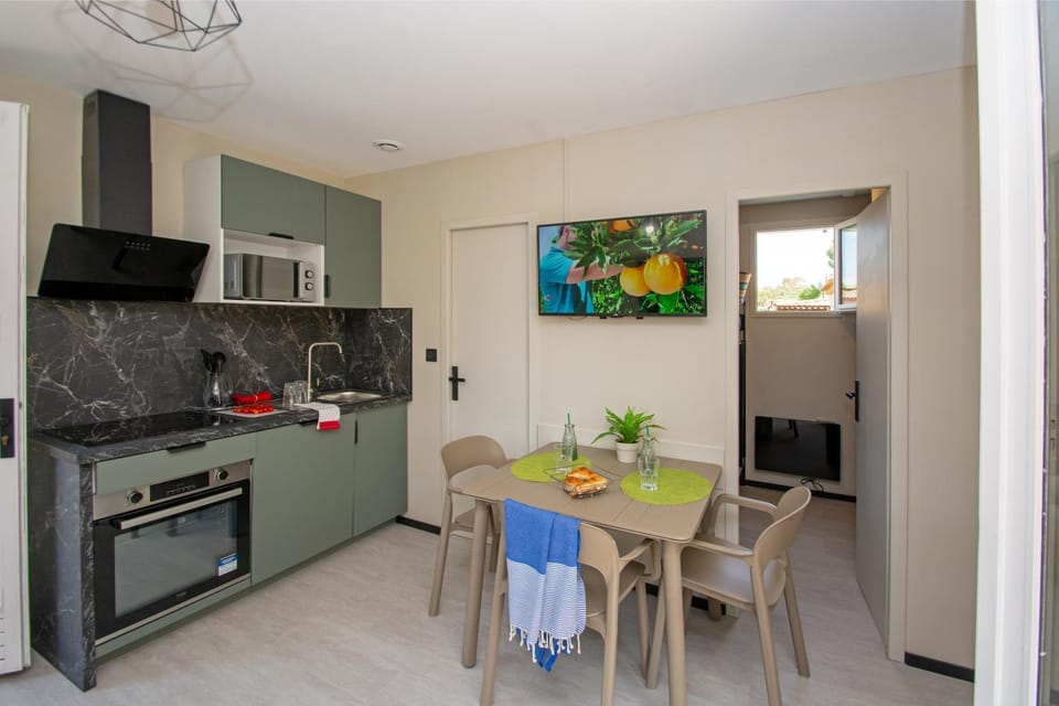 Parc Saint James Oasis Village Campground/ 
RV Resort in Roquebrune-sur-Argens