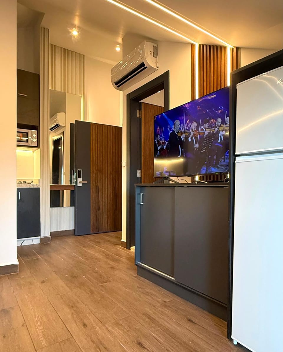 TV and multimedia, Kitchen or kitchenette, stove