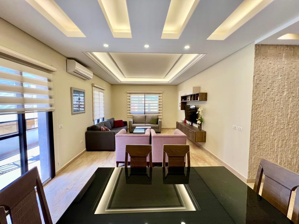 TV and multimedia, Seating area, Dining area