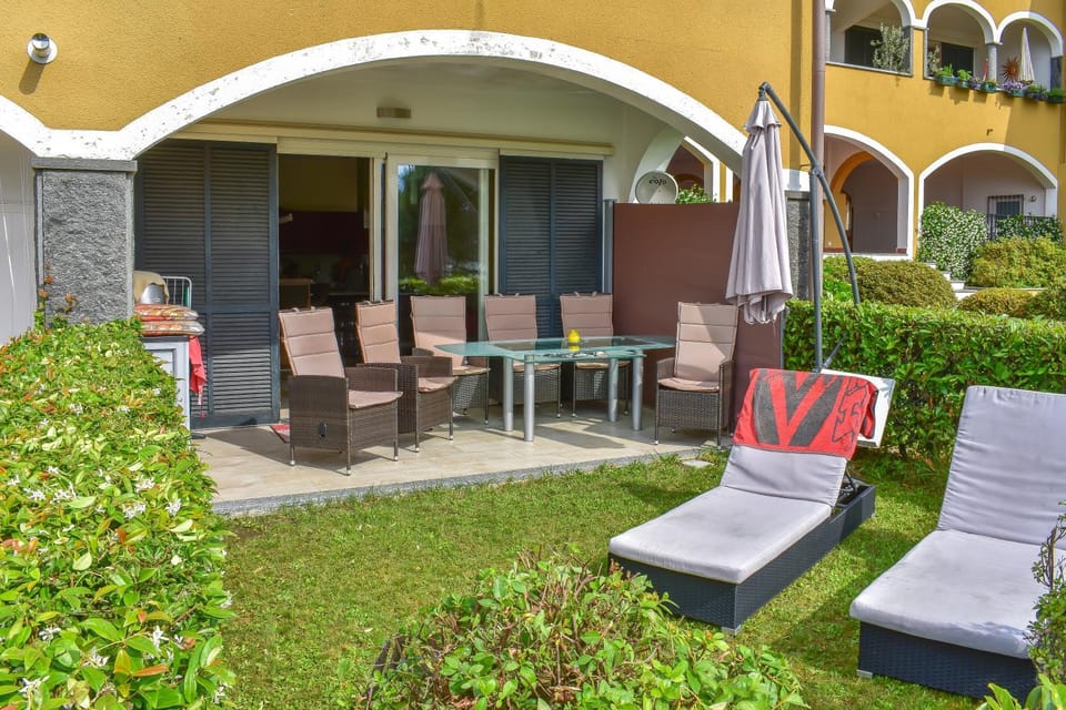 Patio, Facade/entrance, Garden