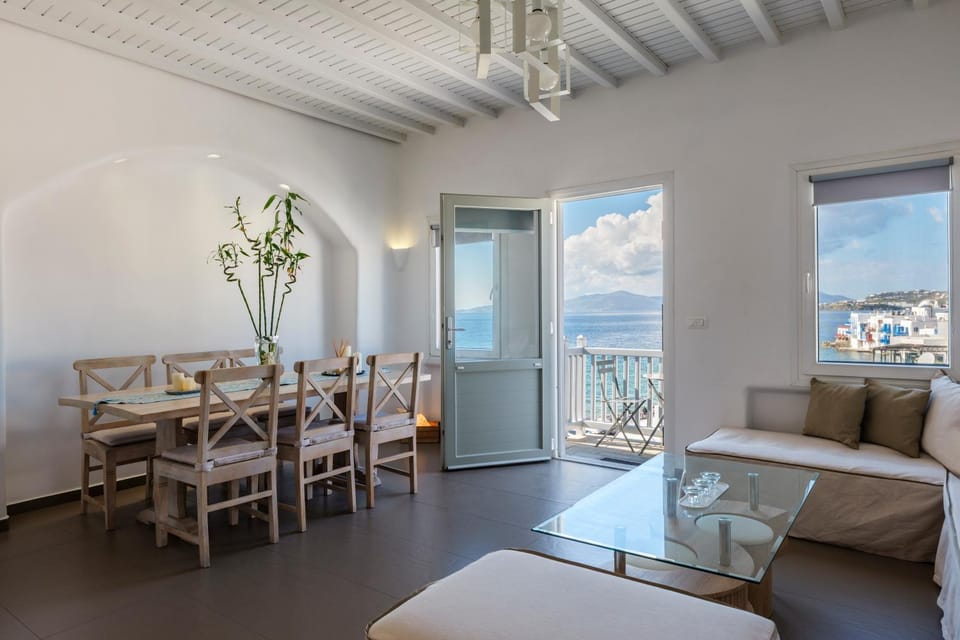 View (from property/room), Balcony/Terrace, Seating area, Dining area, Sea view