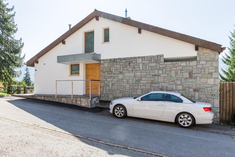 Property building, Facade/entrance, Off site