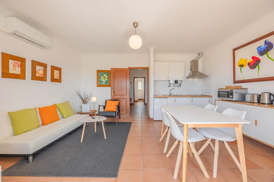 Kitchen or kitchenette, Living room, air conditioner